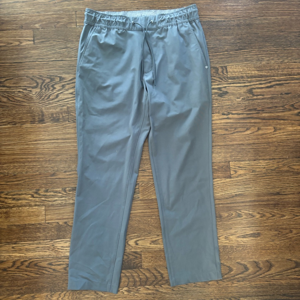 Vuori Men's meta elastic waist pants size M